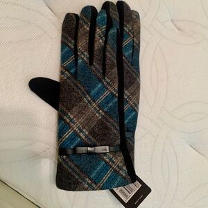NWT Plaid Women’s Gloves